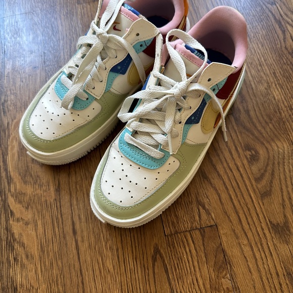 Nike Womens Air Force 1 Fontanka Sneakers in Size 6 - Picture 4 of 7